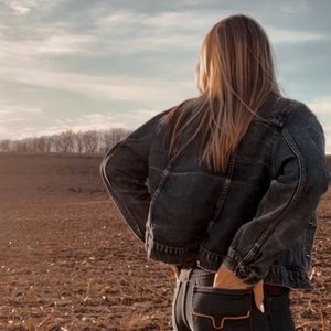 Meet your Posher, Ellie